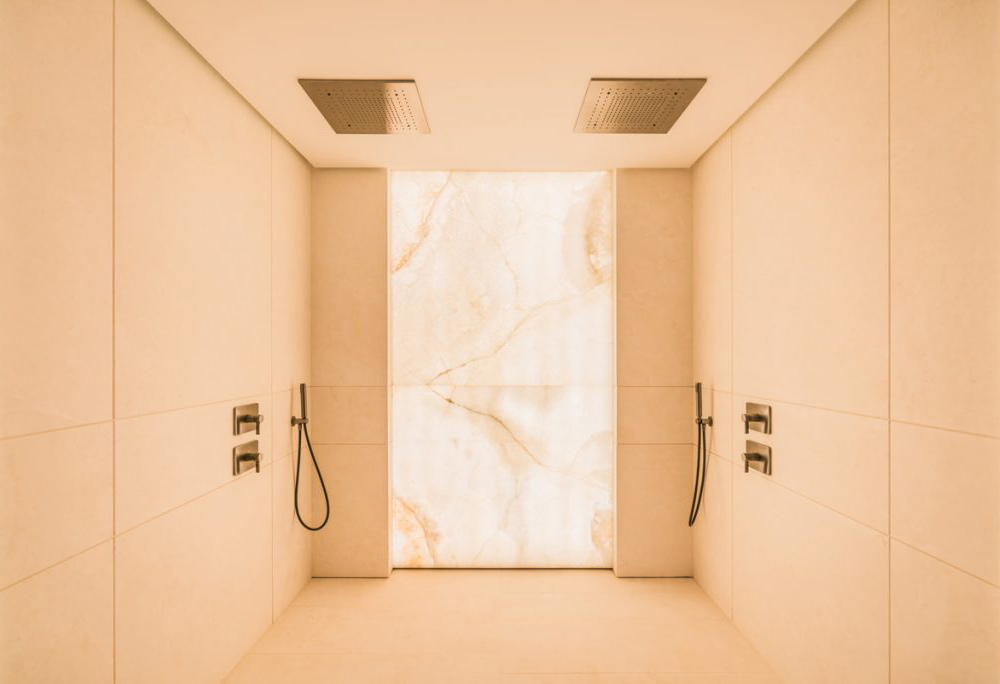 ducha_onix_retroiluminado_cullinan-backlit_onyx_shower-1024x684