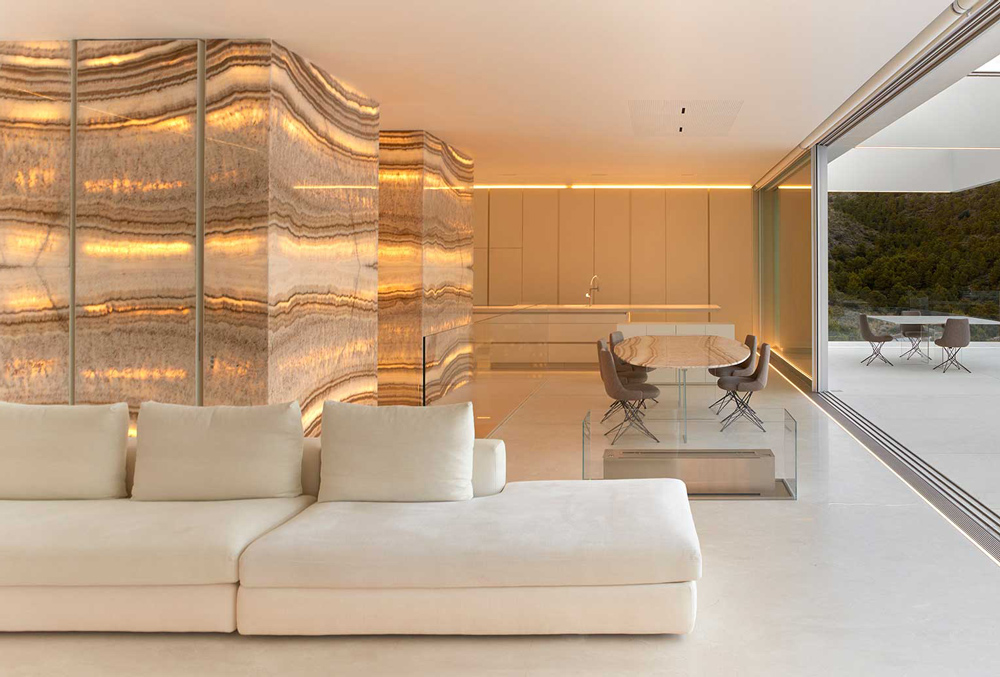 yellow-onyx-wall-slab